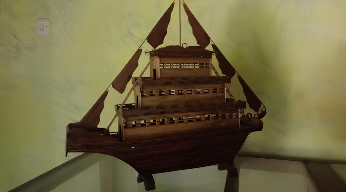 miniatur kapal dari bambu