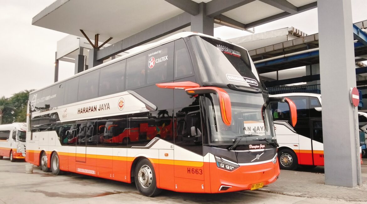 bus harapan jaya triple decker