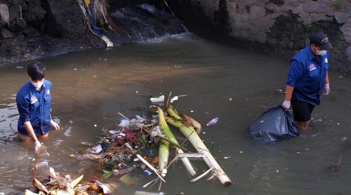 river idn bersih sampah plastik sungai kota malang