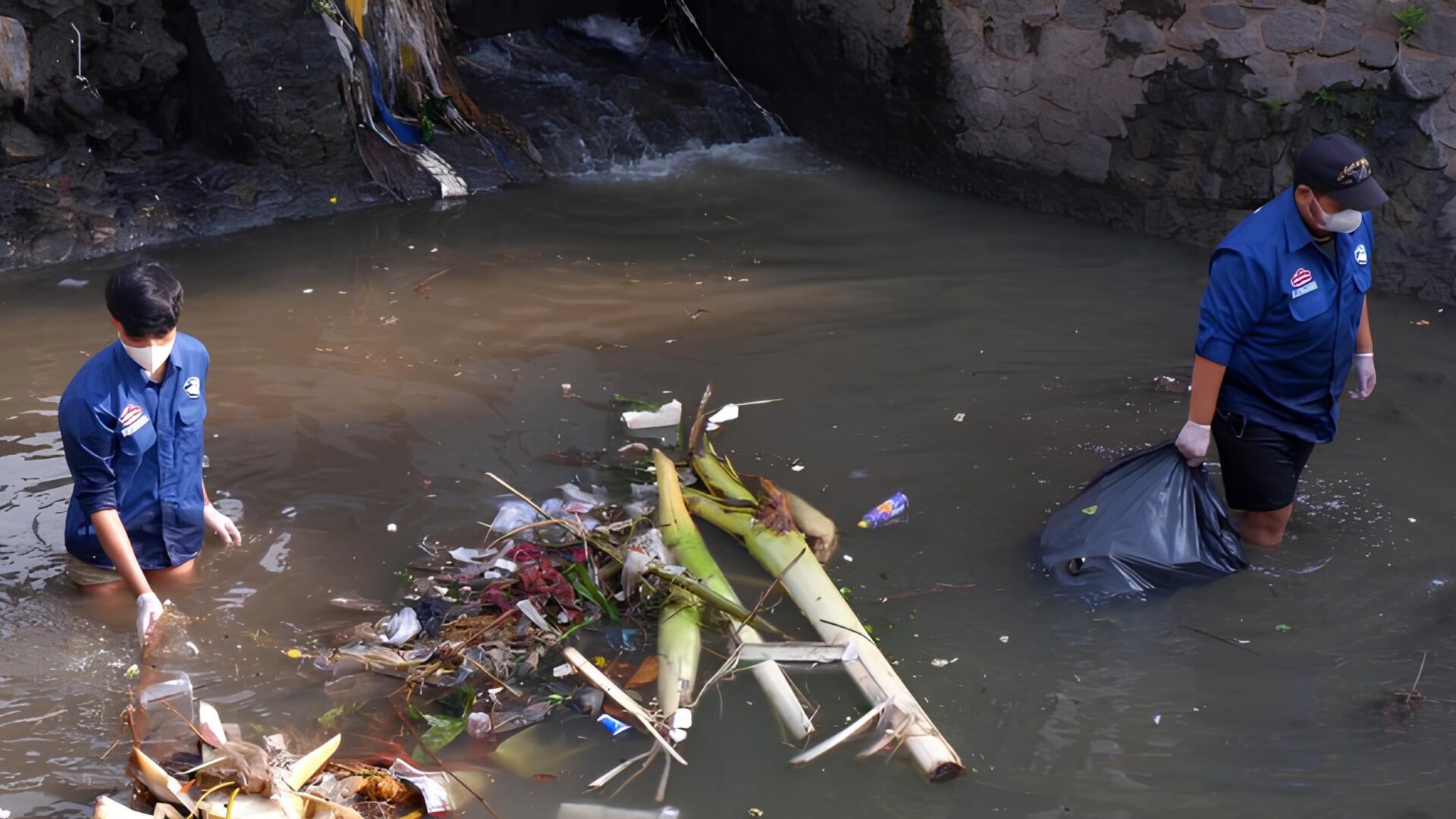 river idn bersih sampah plastik sungai kota malang